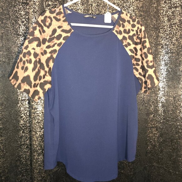 Blue shirt with Leopard print sleeves - Picture 1 of 2